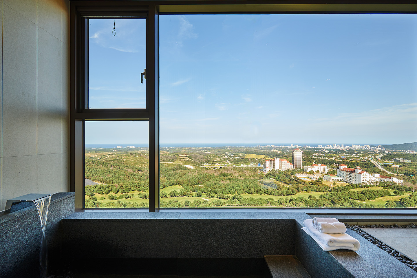 소노펠리체_델피노_리조트_로얄스위트_파노라마뷰_04_자쿠지2_1440_960.jpg