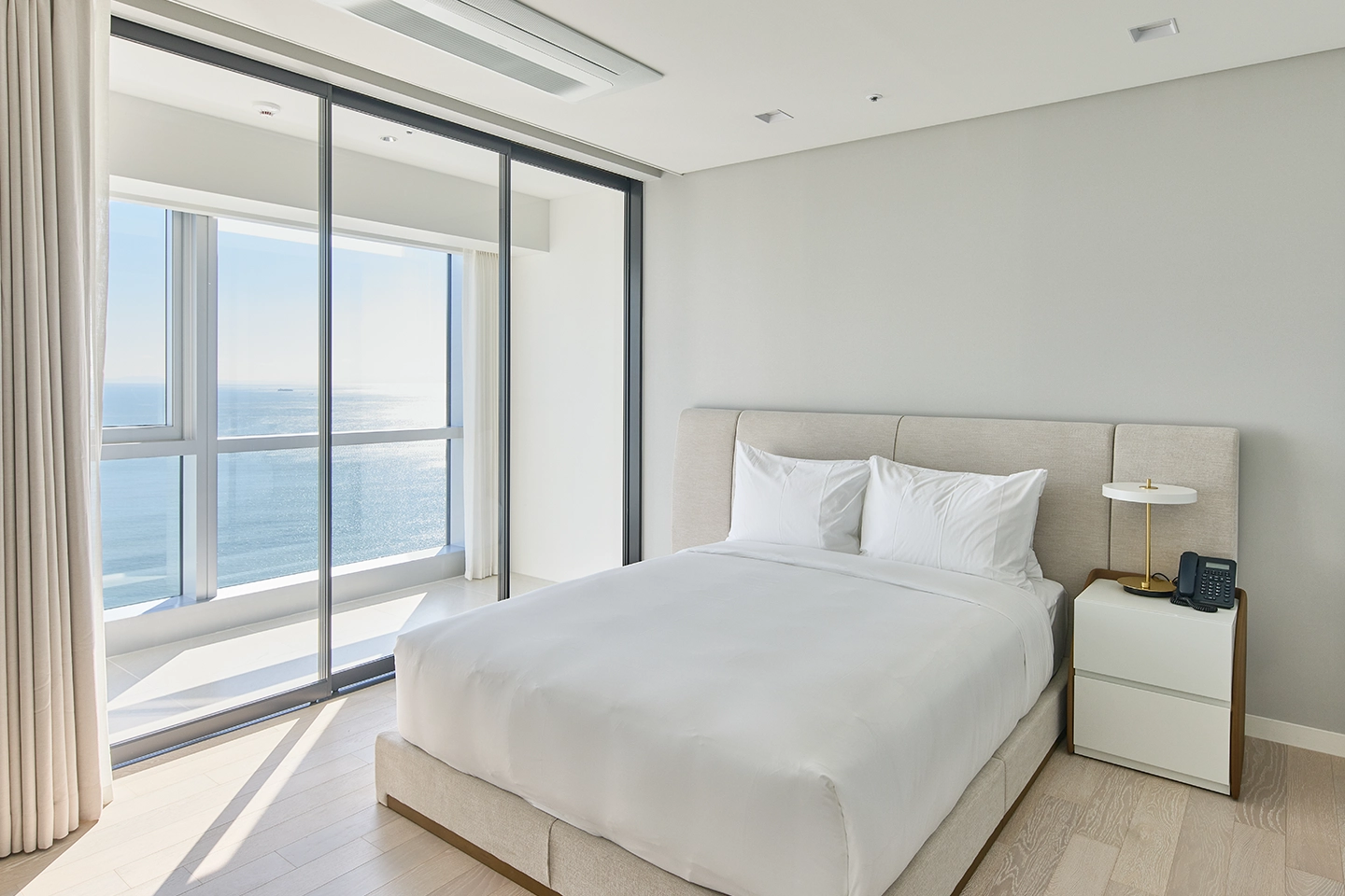 팔라티움_디럭스오션더블_침대.webp