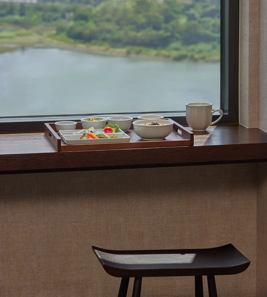 소노캄경주_인-룸-다이닝_룸-서비스_세로.jpg