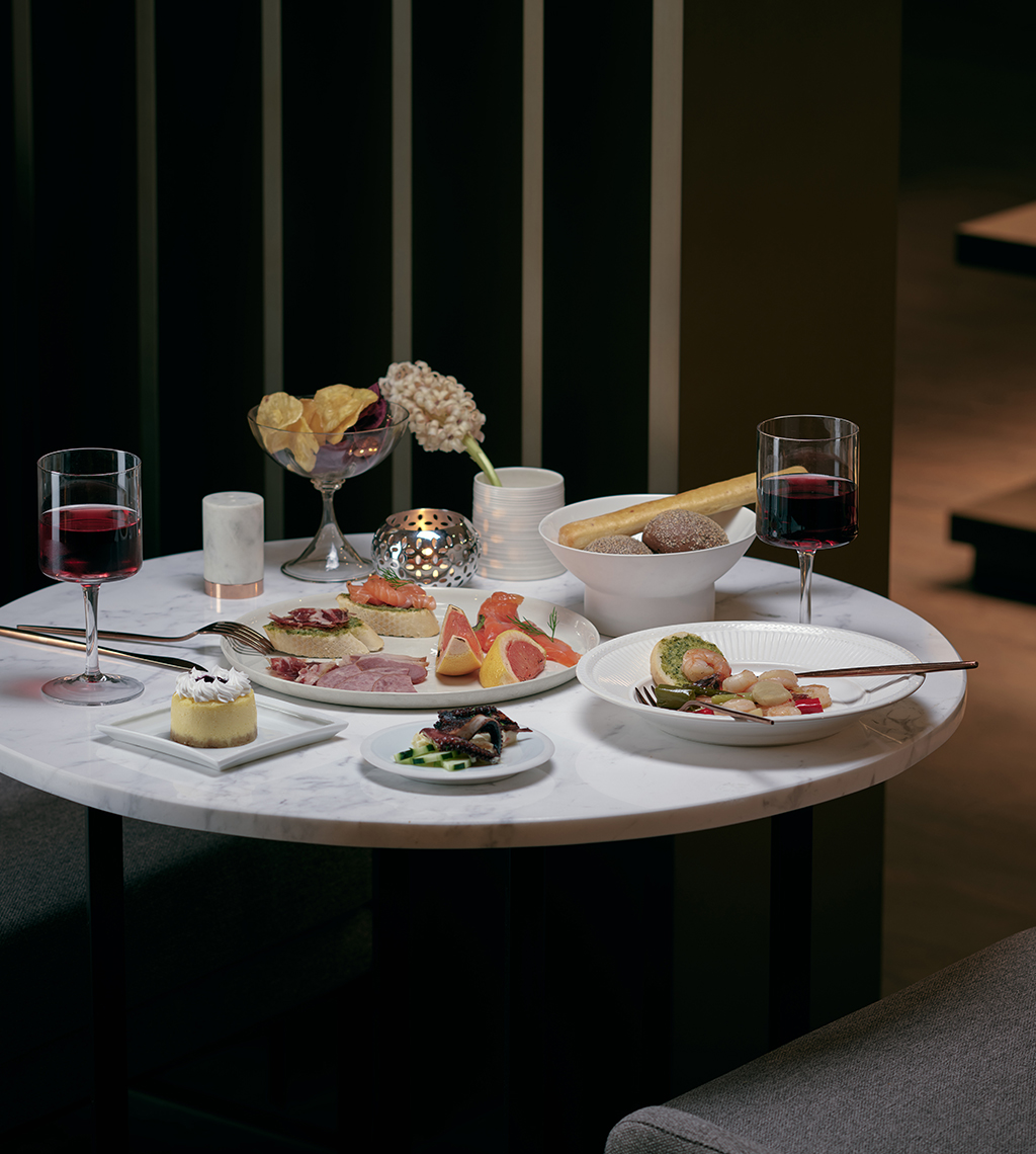공통_여수_식음_더라운지_컨셉_식사_디너_안주_주류_테이블.jpg