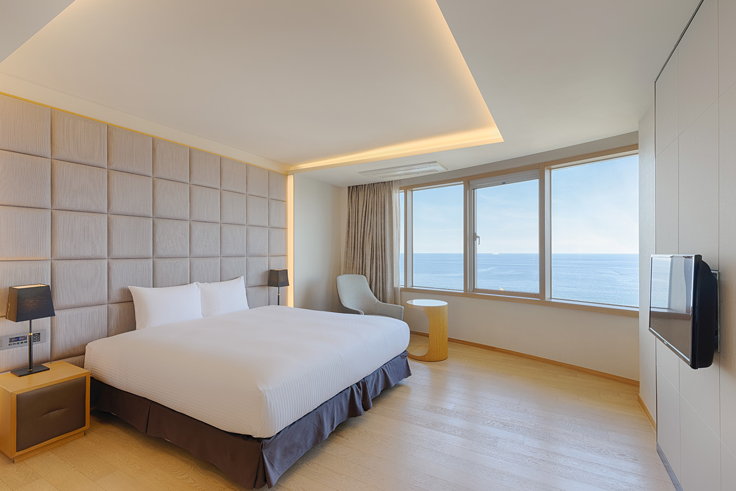 쏠비치_삼척_이그제큐티브_오션뷰_02_침실_더블_1440_960.jpg