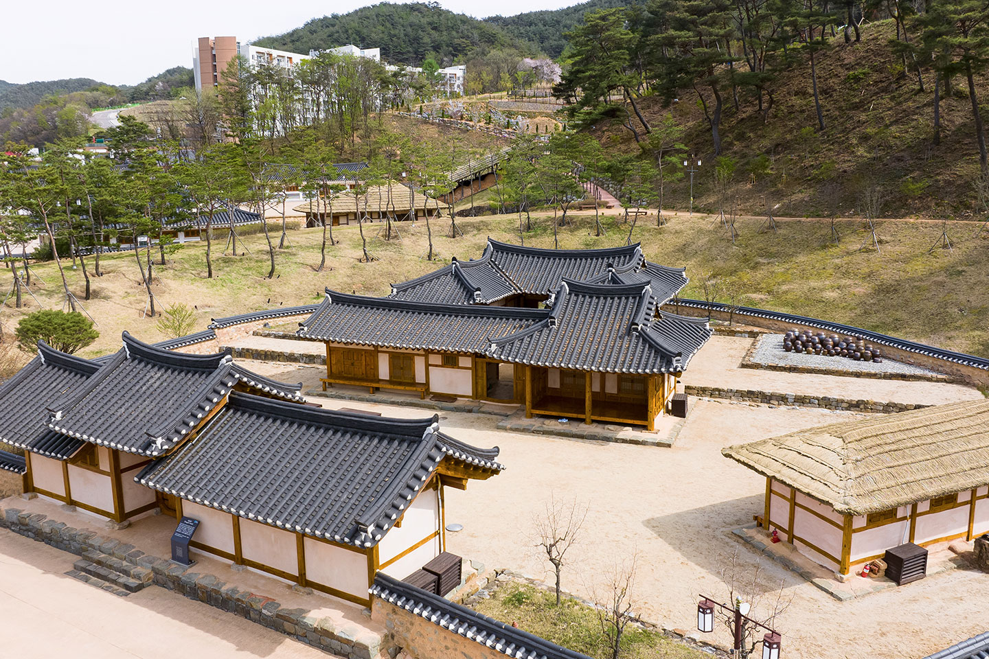 한바이소노_대감댁_전경_02_1440_960.jpg