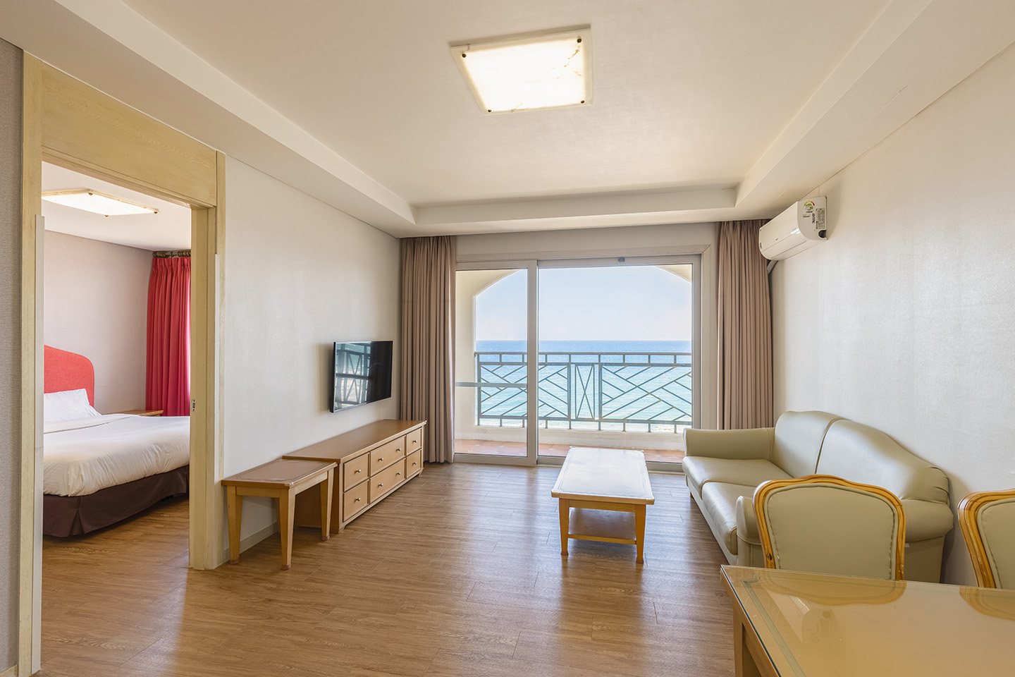 쏠비치_양양_리조트_스위트_오션뷰_01_거실_1440_960.jpg
