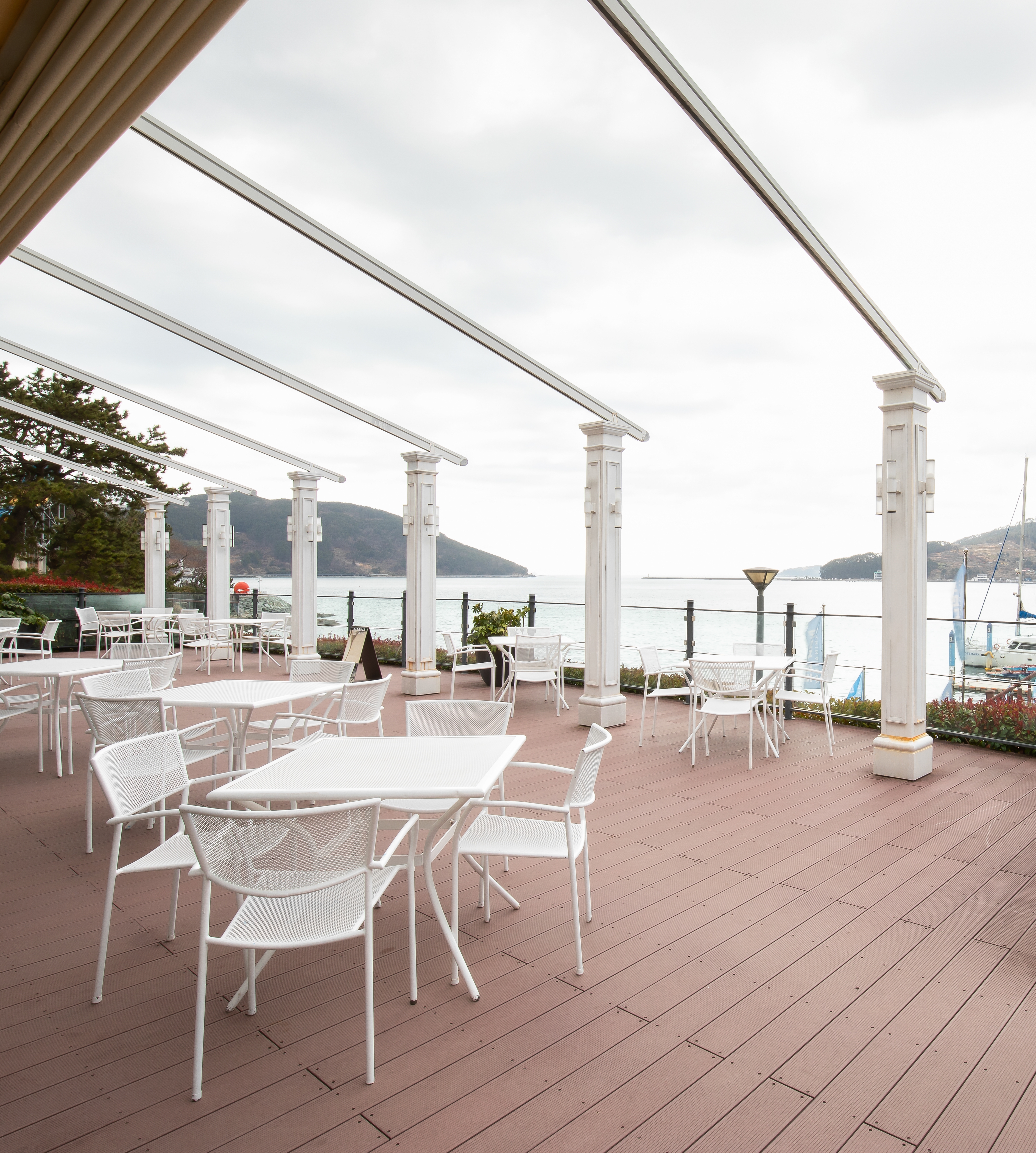 소노캄거제_마리나카페_202303 (2)(1).jpg