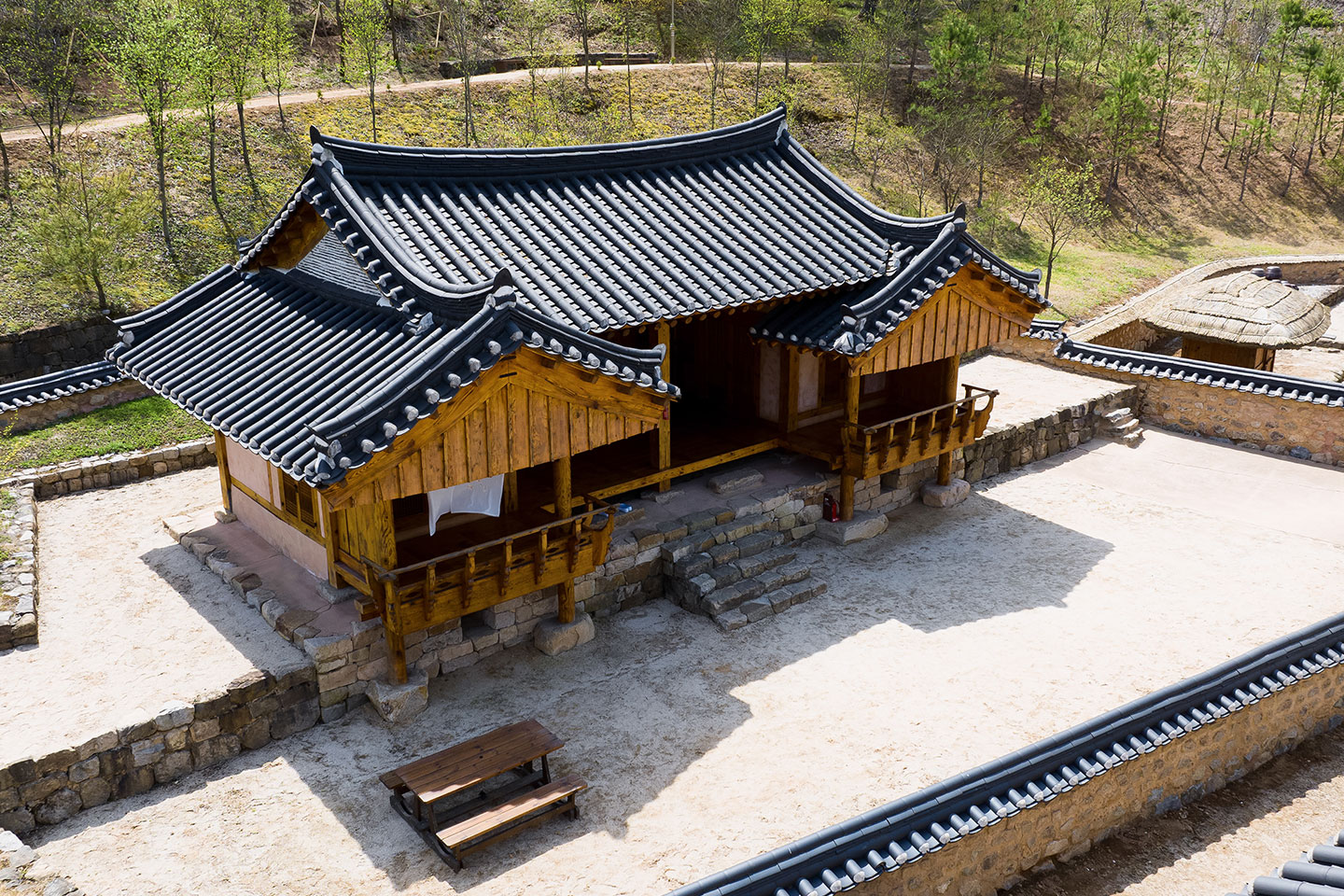 한바이소노_훈장댁_02_전경_1440_960.jpg